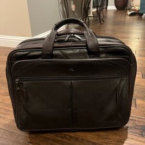 Solo New York Walker Leather Rolling Laptop Case.